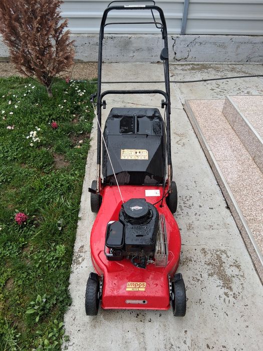 Vând mașină de tuns iarba pe benzină Impos 4620 S.