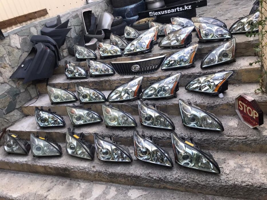 Фары на Lexus RX330.