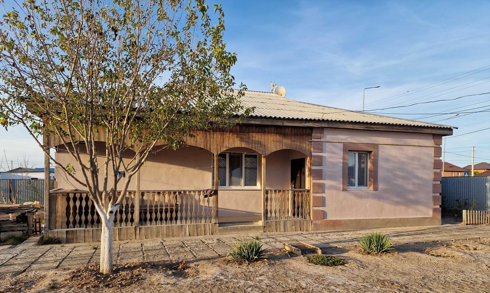 Жумыскер - вдоль трассы/дороги