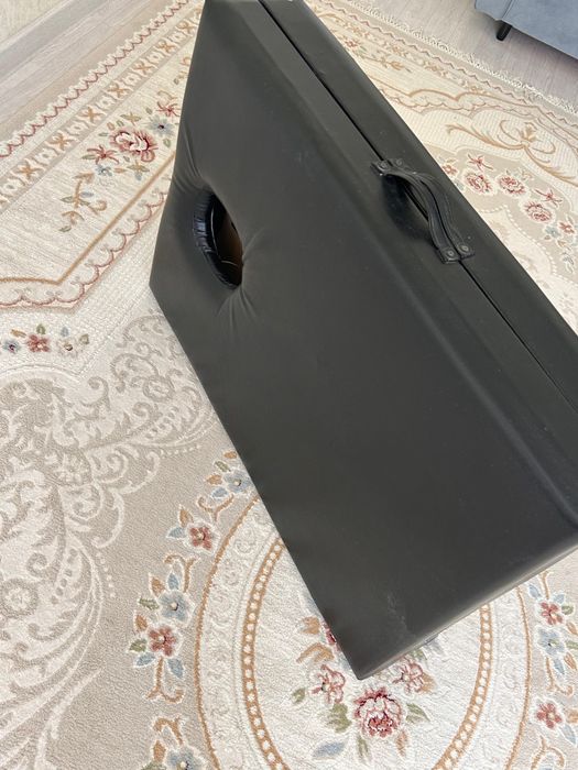 Продаётся массажная кушетка