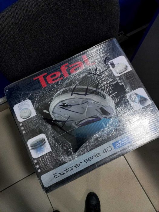 Робот пылесос EXPLORER SERIE 40, новый, в упаковке!