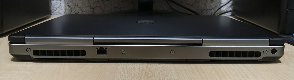 DELL Precision 7510 15,6"IPS FHD/Xeon E3/8GB DDR4/500GB SSD/Quadro 2GB