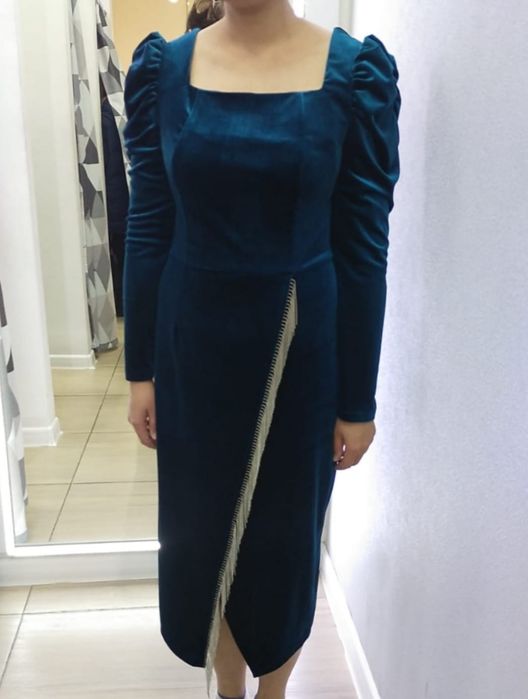 Изумрудное бархатное платье