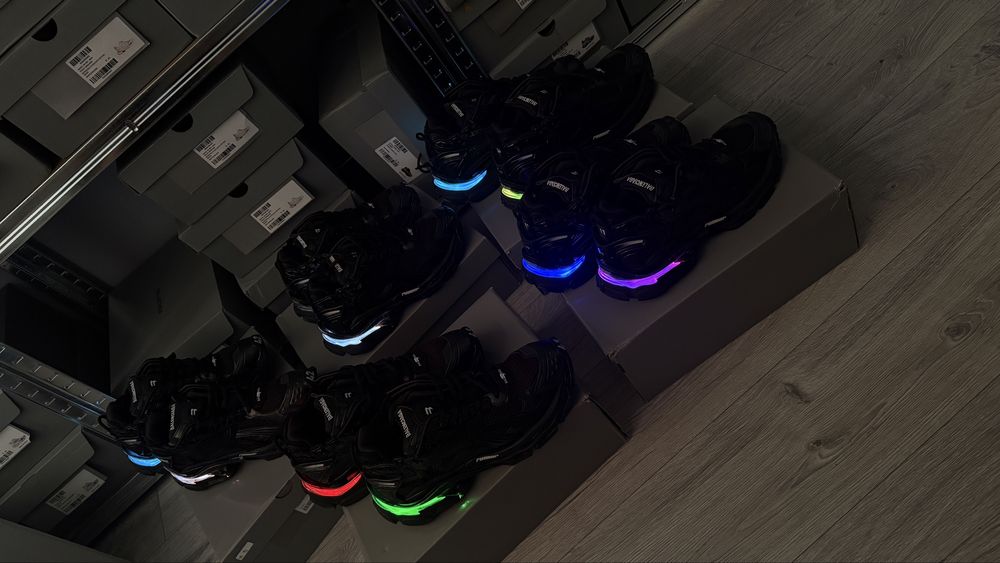 Balenciaga runner LED