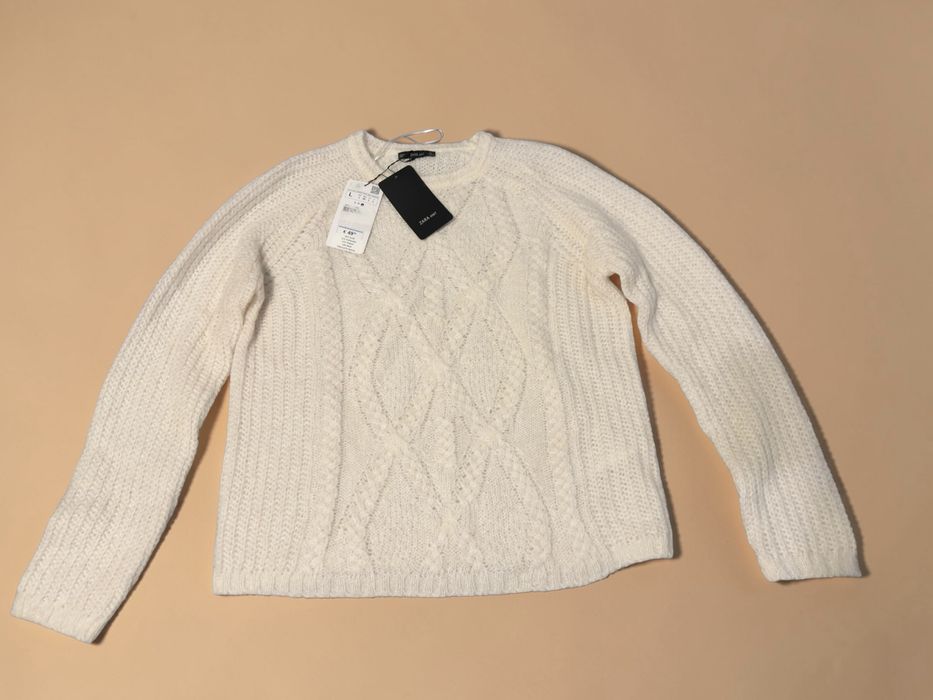 Pulover crem Zara nou cu etichetă de 50€ marimi; L 5 buc, M 65buc
