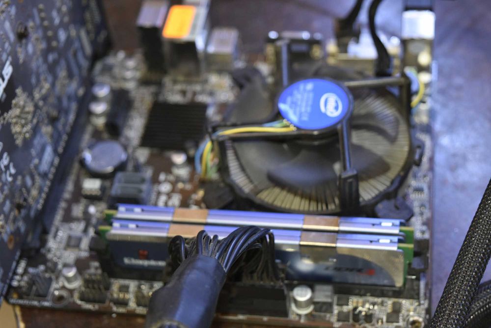 Дънна платка 1150 Asrock H81M-DG4 + I5 4460 + RAM + Cooler