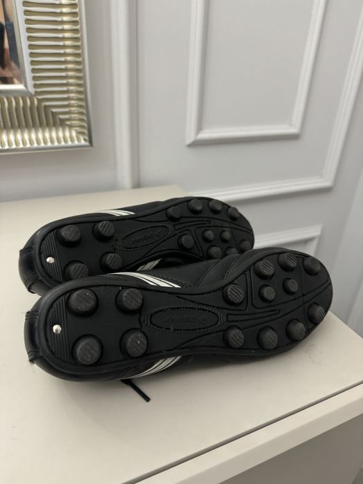 Кроссовки футбольные