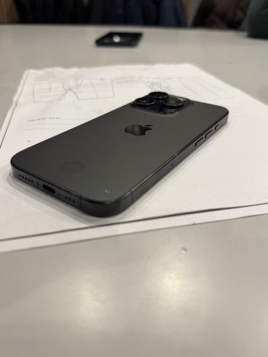Iphone 15 pro black titanium