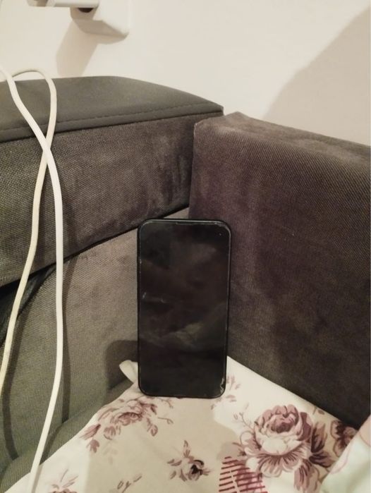 Базовый айфон 13