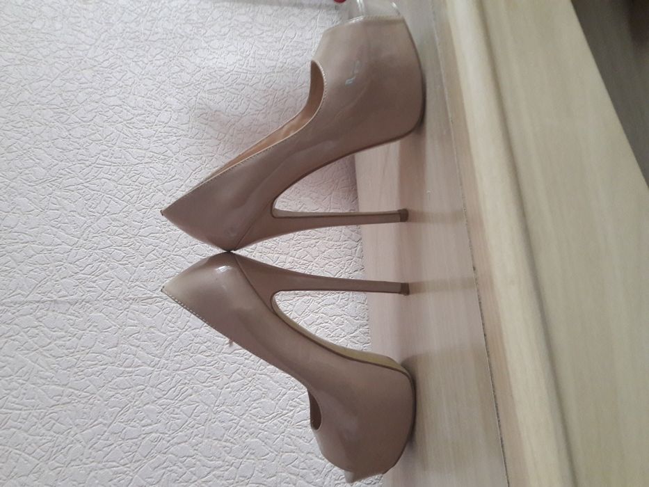 Продам туфли-лабутены 34 размер