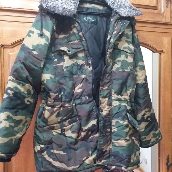 Продам бушлат с каракулевым воротником