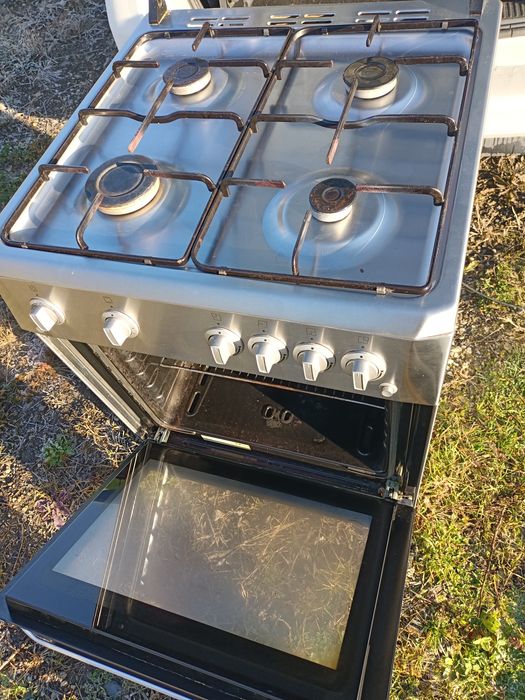 Vând aragaz cu aprindere electrica 60cm/60cm