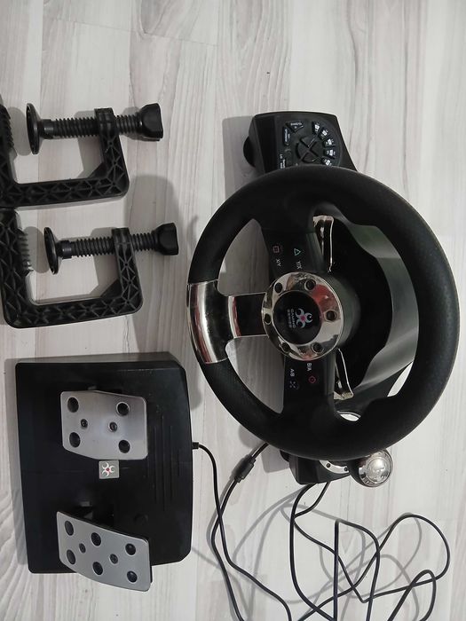Volan cu pedale pentru jocuri