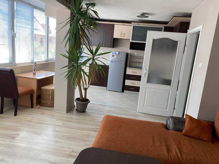 Дава се под наем Тристаен апартамент в Пловдив, Остромила - 90 кв.м за 270.3 € - Снимка #1