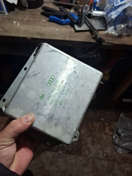 Продам блок управления Audi 100 C4