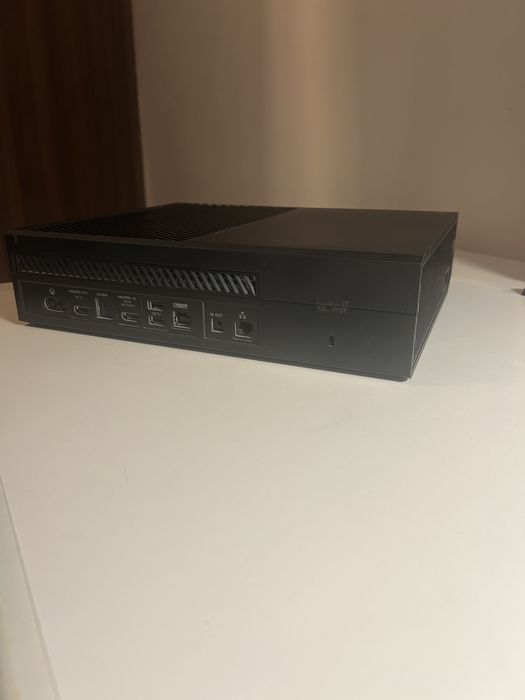 Xbox one + 2 cotrollere