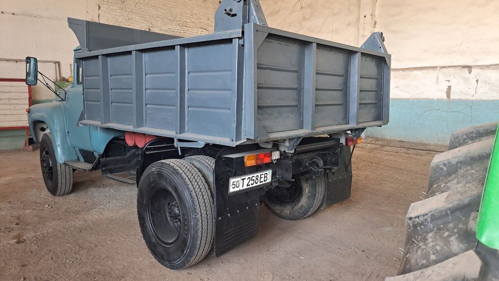 Зил самосвал 130.