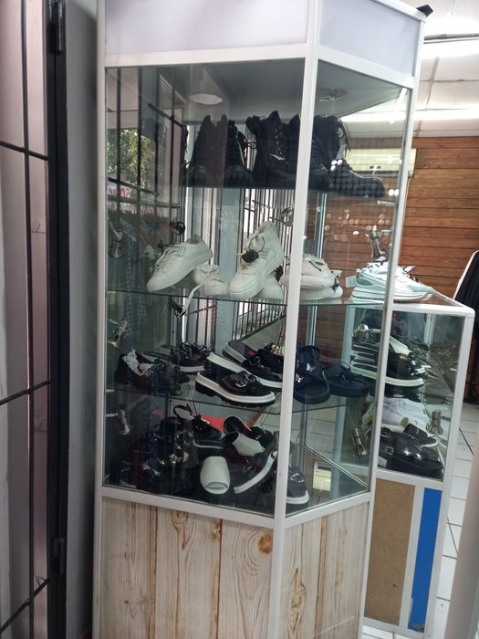 Витрины стеклянные