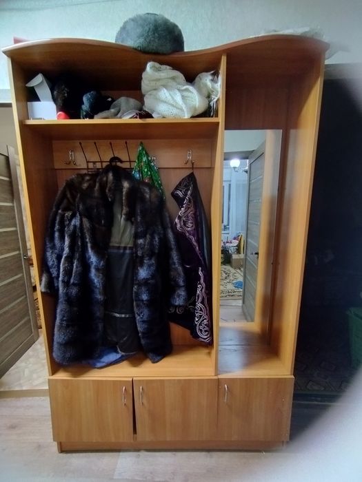 Продам прихожую...