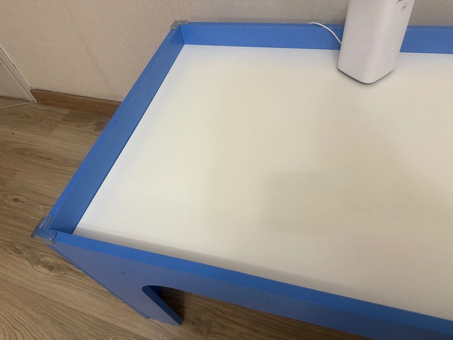 Стол детский с защитными углами