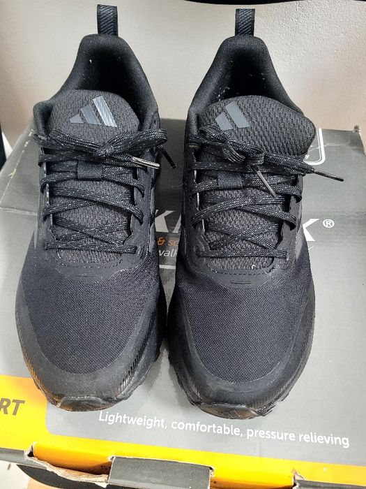 Pantofi sport marca Adidas