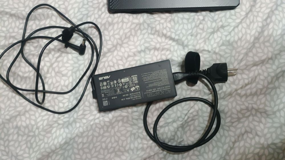 Laptop DEFECT cu placa video rtx 3050 , procesor i5 11400h