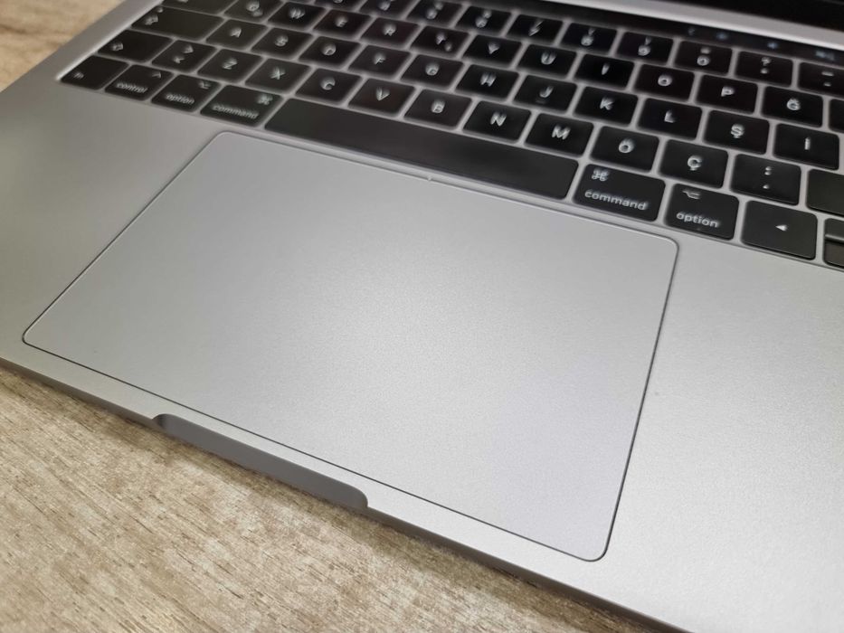Apple MacBook Pro 13 инча Intel Core i5
