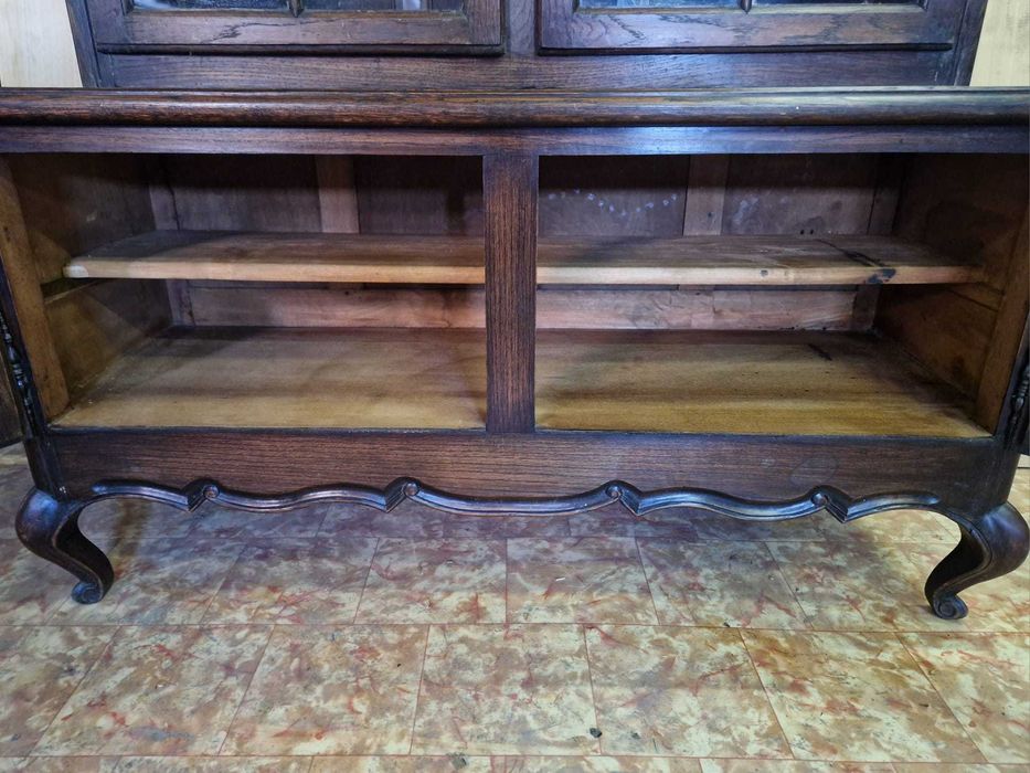 Масивна дъбова витрина в стил "ЛУИ XV"