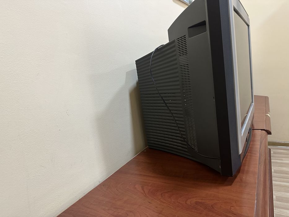 Телевизор продам срочно