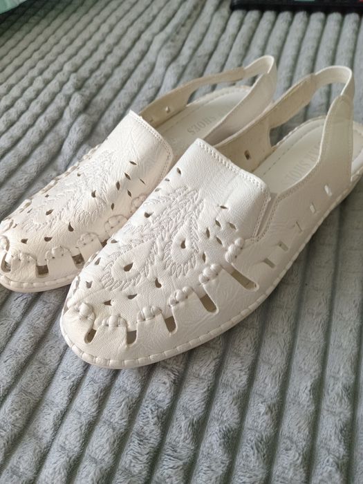 Продам  летние  босоножки