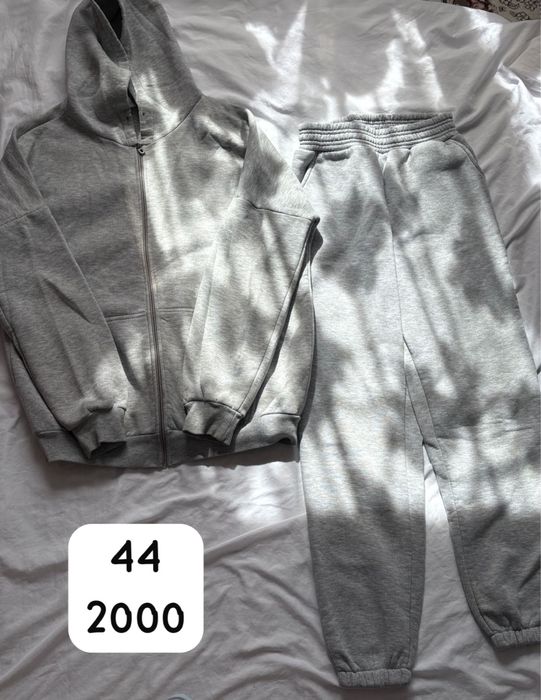 теплые спортивные костюмы и кофты