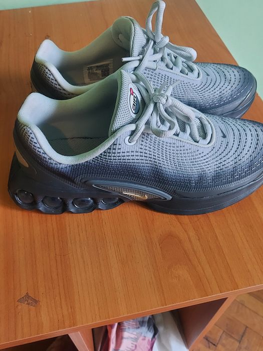 Vând adidași Nike DN