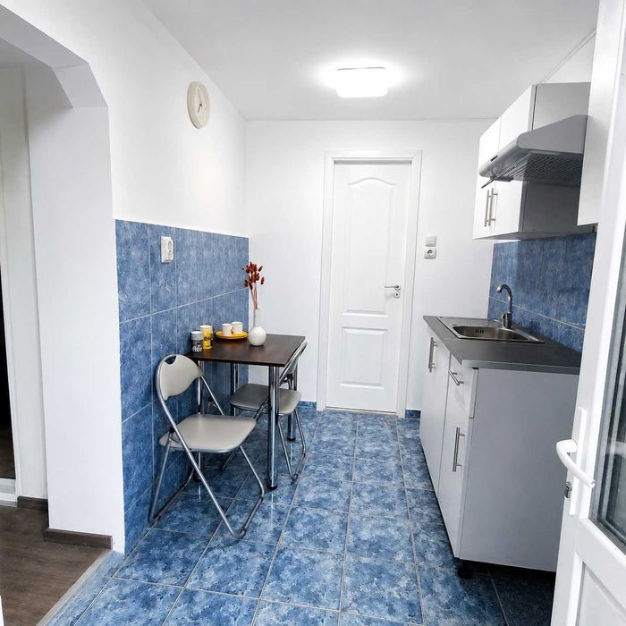 Proprietar vand casa renovata , cu teren 2000 mp ,deschidere de 113 m,in comuna Farcasele,jud.Olt
