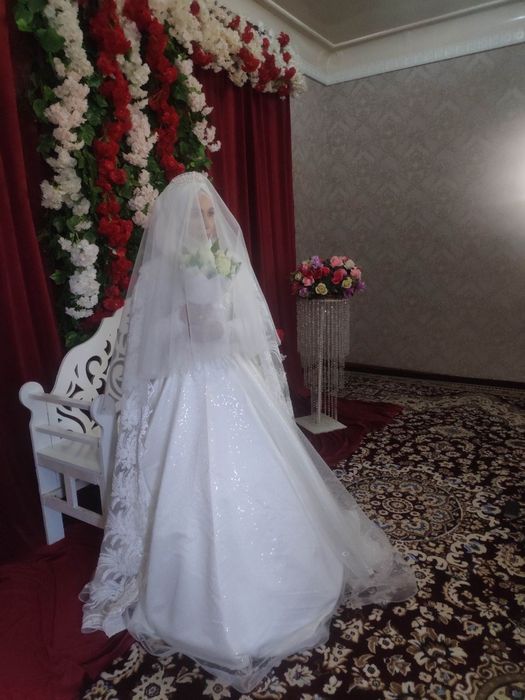 Oq to'y ko'yle bir marta kiyilgan chiska qilingan