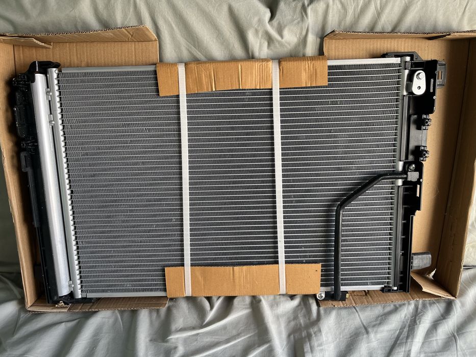 Радиатор климатик нов W212/W204/W207