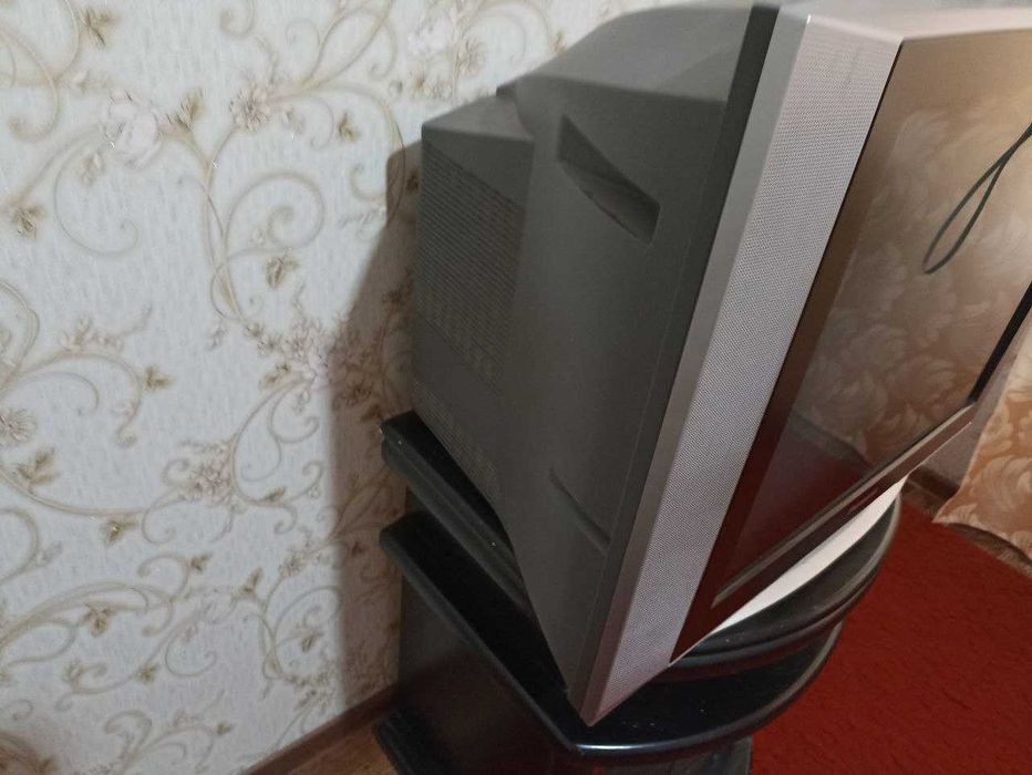 Продается телевизор диагональ 72 PANASONIK