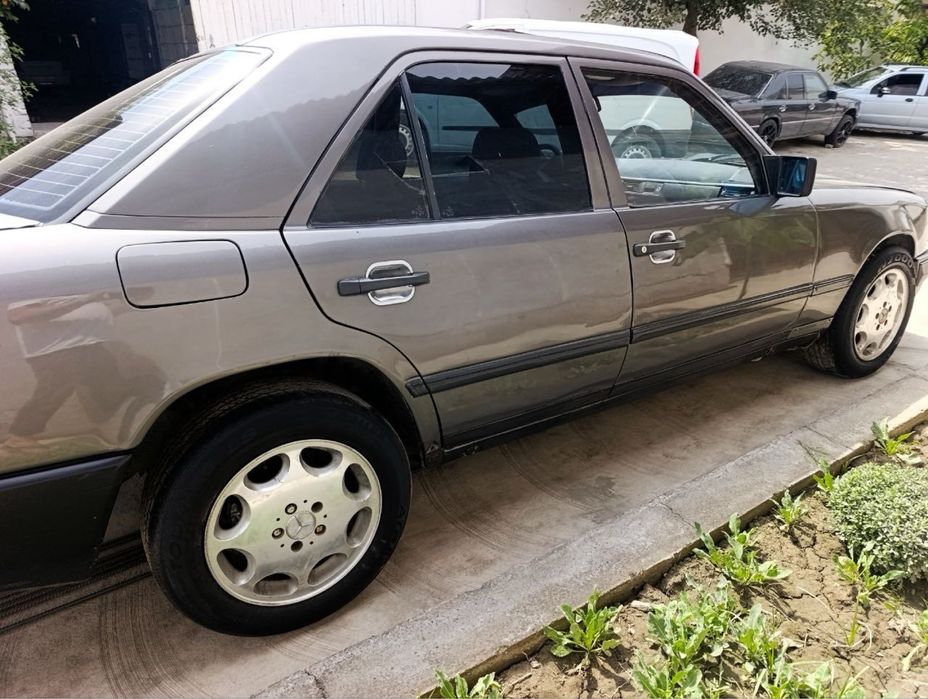 Mercedes Benz W124 E230
