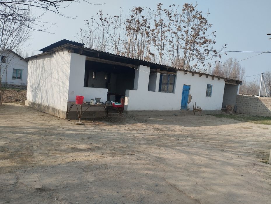 Tezda uy sotiladi: Qulay joylashuv, katta yer maydoni.