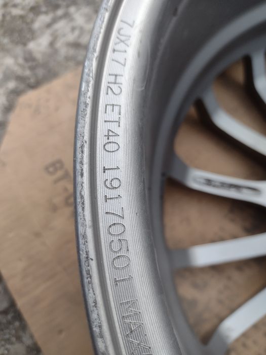 OZ WSW  17-4x100 ET40 7 j Toyota Yaris S