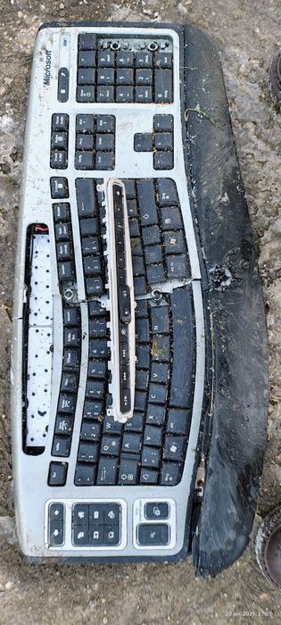 Tastatura qwerty key full RGB switch uri mov colabore cu Microsoft