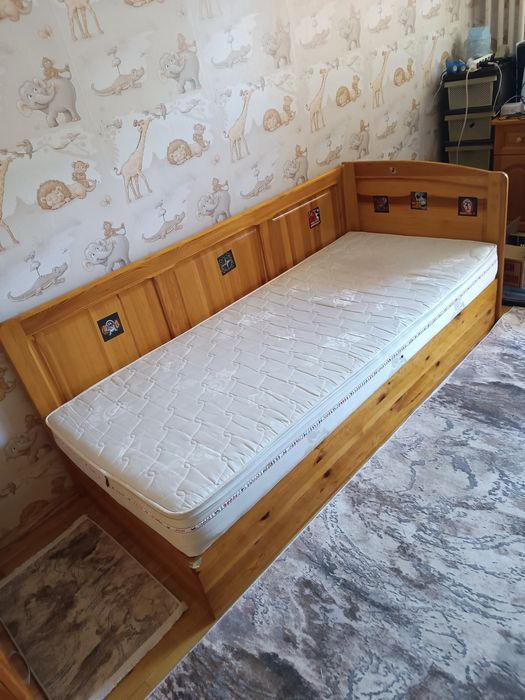 Обзавеждане от чамово дърво