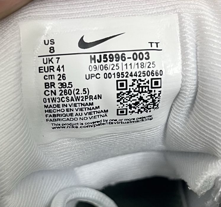 Продается кроссовка