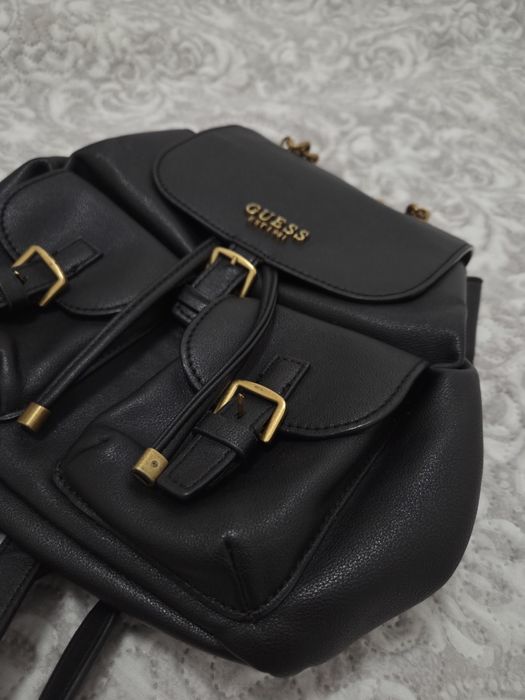 Дамска раница Guess