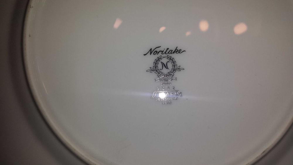 Порцеланов сервиз 92  pcs