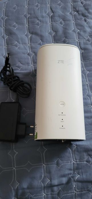 Router 5G ZTE MC888 Pro fuctional (defect slotu sim lipsa capac )