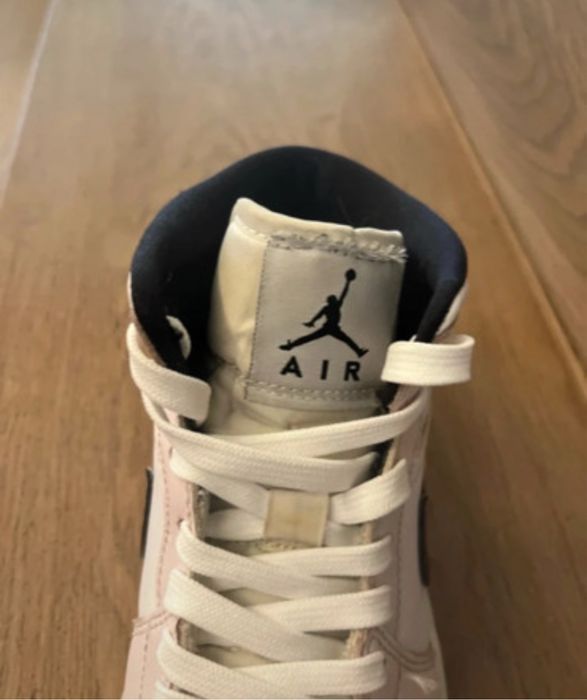 Air Jordan 1 Mid Barely Rose