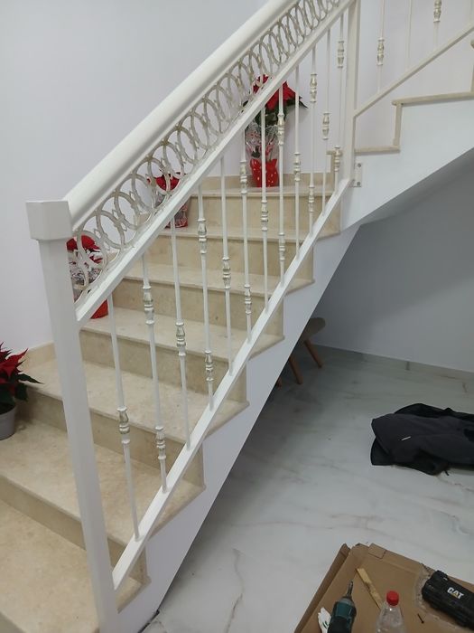 Confecționam la comandă porț,i garduri, balustrade