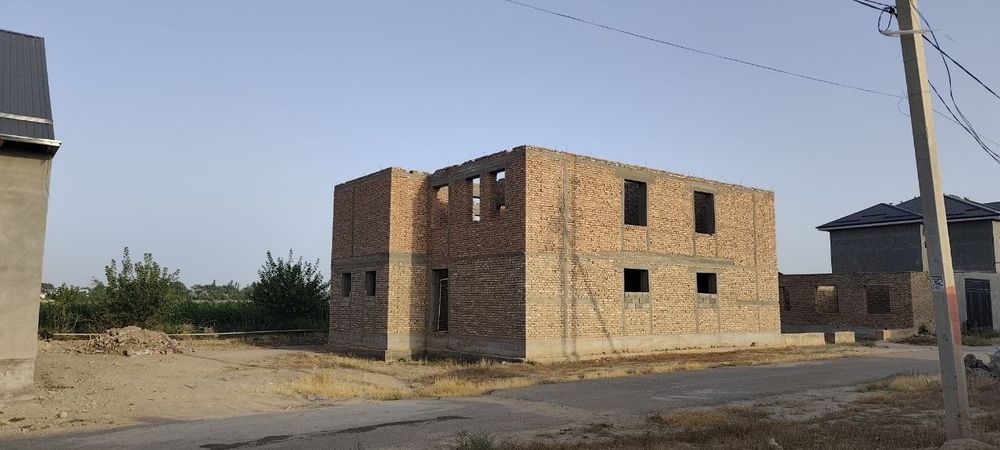 Продается не достроеное каттедж 2х участков 17 соток.