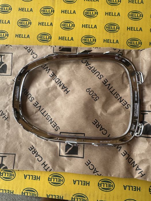 Vw T-cros Оригинален десен хром за халоген Нов