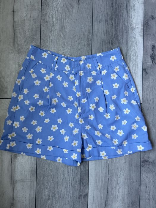 Pantaloni scurti lejeri model floral